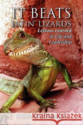 It Beats Eatin' Lizards Steve Woodsmall 9781456861353 Xlibris Corporation - książka
