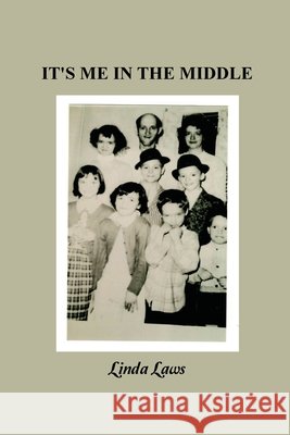 It's Me in the Middle Linda Laws 9781648041518 Rosedog Books - książka