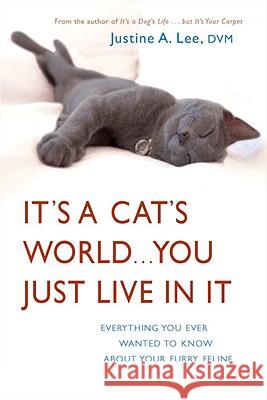 It's a Cat's World...You Just Live in It: Everything You Ever Wanted to Know about Your Furry Feline Justine Lee 9780307393500 Three Rivers Press (CA) - książka