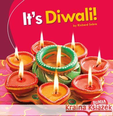 It's Diwali! Richard Sebra 9781512429213 Lerner Publications - książka