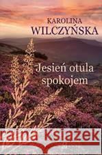 Jesień otula spokojem Karolina Wilczyńska 9788367815468 Czwarta Strona - książka