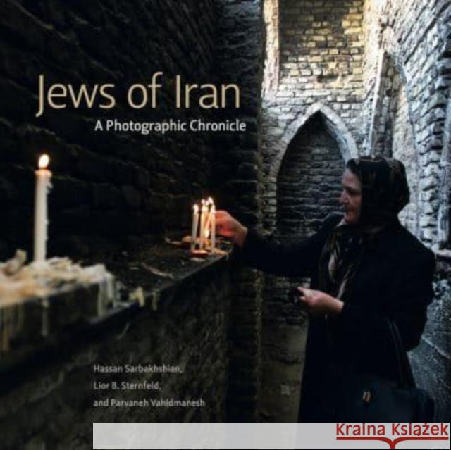 Jews of Iran: A Photographic Chronicle Hassan Sarbakhshian Lior B. Sternfeld Parvaneh Vahidmanesh 9780271092645 Penn State University Press - książka