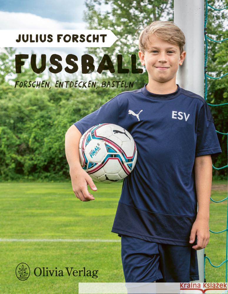 Julius forscht - Fußball König, Michael 9783982153094 Olivia Verlag - książka