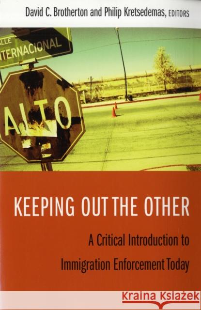 Keeping Out the Other: A Critical Introduction to Immigration Enforcement Today Brotherton, David C. 9780231141291 Columbia University Press - książka