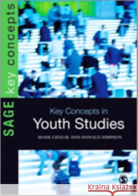 Key Concepts in Youth Studies Donald Simpson Mark Cieslik  9781848609846 SAGE Publications Ltd - książka