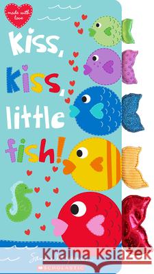 Kiss, Kiss, Little Fish Sandra Magsamen Sandra Magsamen 9781338682250 Cartwheel Books - książka