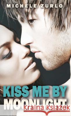 Kiss Me by Moonlight Michelle Zurlo 9781623421199 Omnific Publishing - książka