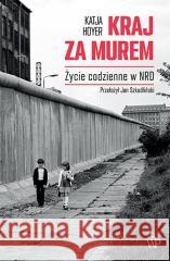 Kraj za murem. NRD 19491990 Katja Hoyer 9788368479997 Poznańskie - książka