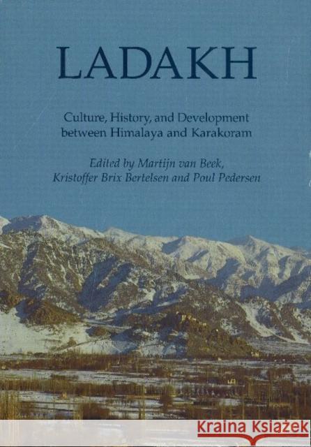 Ladakh: Culture, History, & Development Between Himalaya & Karakoram Martijn van Beek, Kristoffer Brix Bertelsen, Poul Pedersen 9788772887913 Aarhus University Press - książka