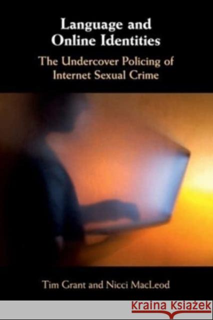 Language and Online Identities Nicci (Northumbria University, Newcastle) MacLeod 9781108720038 Cambridge University Press - książka