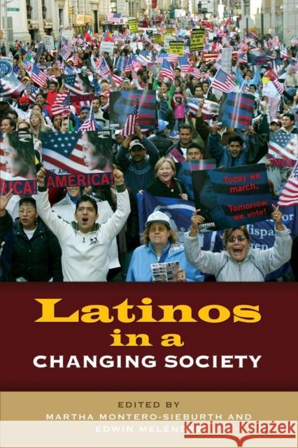 Latinos in a Changing Society Martha Montero-Sieburth Edwin Melendez 9780275962340 Praeger Publishers - książka