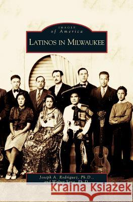 Latinos in Milwaukee Joseph A Rodriguez, PH D, Walter Sava 9781531624170 Arcadia Publishing Library Editions - książka