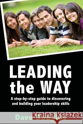 Leading the Way - a step by step guide to discovering and building your leaders Andrews, Mavis 9781481807678 Createspace - książka