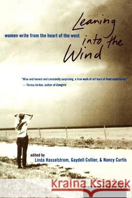 Leaning Into the Wind: Women Write from the Heart of the West Linda M. Hasselstrom Nancy Curtis Gaydell Collier 9780395901311 Mariner Books - książka