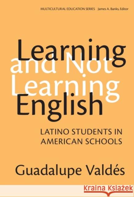 Learning and Not Learning English: Latino Students in American Schools Valdes, Guadalupe 9780807741054 Teachers College Press - książka