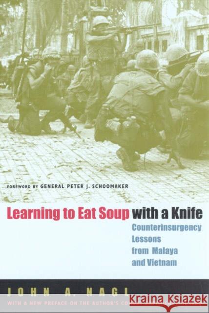 Learning to Eat Soup with a Knife: Counterinsurgency Lessons from Malaya and Vietnam Nagl, John a. 9780226567709 The University of Chicago Press - książka