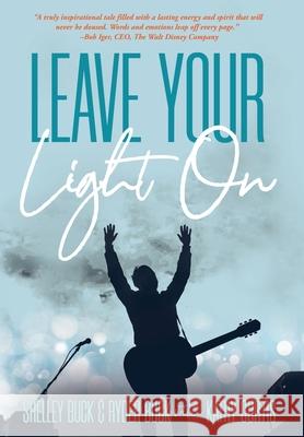 Leave Your Light On: The Musical Mantra Left Behind by an Illuminating Spirit Shelley Buck Kathy Curtis 9781734484427 Eagles Quest Publishing - książka