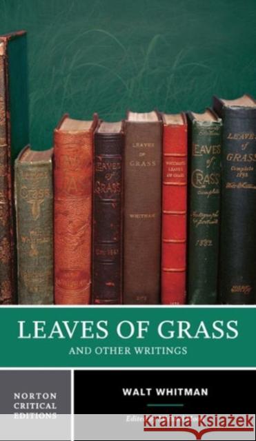 Leaves of Grass Whitman, Walt 9780393974966 NORTON - książka