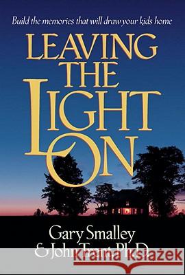 Leaving the Light on Gary Smalley John T. Trent 9780880708401 Multnomah Publishers - książka