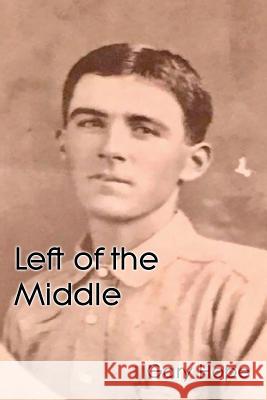 Left of the Middle Gary Hope 9781949756029 Virtualbookworm.com Publishing - książka