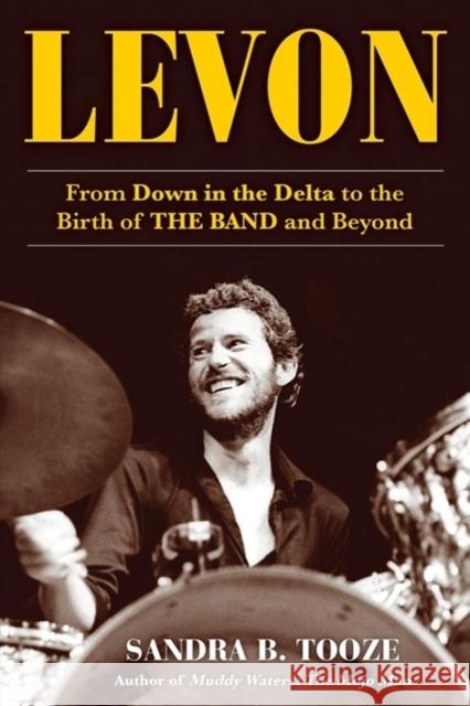 Levon: From Down in the Delta to the Birth of the Band and Beyond Tooze, Sandra B. 9781635767049 Diversion Books - książka