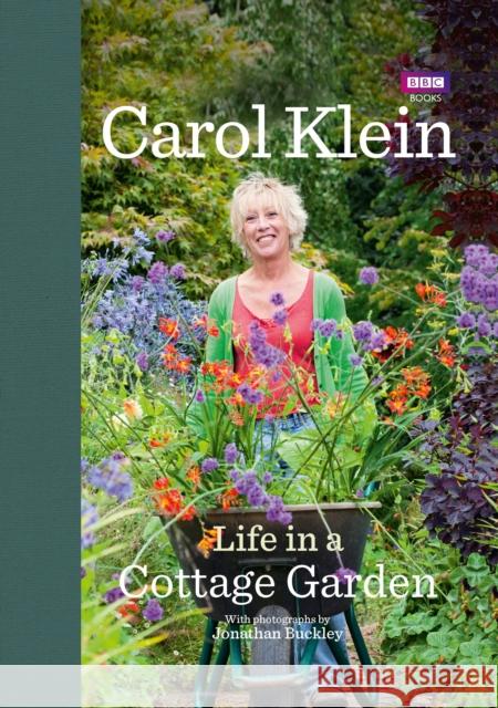 Life in a Cottage Garden: a delightful, personal account of a year spent delighting in and cherishing a beautiful garden from the BBC’s Carol Klein Carol Klein 9781846078712 Ebury Publishing - książka