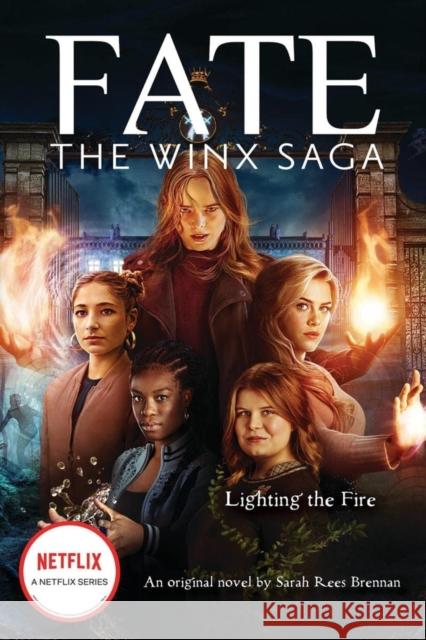 Lighting the Fire (Fate: The Winx Saga: An Original Novel) Sarah Rees Brennan 9781338744989 Scholastic US - książka