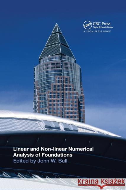 Linear and Non-Linear Numerical Analysis of Foundations John W. Bull 9780367385880 CRC Press - książka