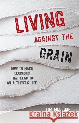 Living Against the Grain: How to Make Decisions That Lead to an Authentic Life Tim Muldoon 9780829445039 Loyola Press - książka