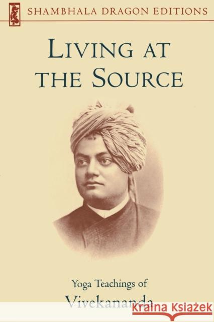 Living at the Source: Yoga Teachings of Vivekananda Vivekananda Foundation 9781570626166 Shambhala Publications - książka