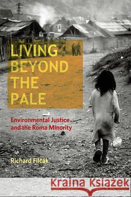 Living Beyond the Pale: Environmental Justice and the Roma Minority Richard (Researcher, Slovak Academy of Sciences) Filcak 9789633867020 Central European University Press - książka