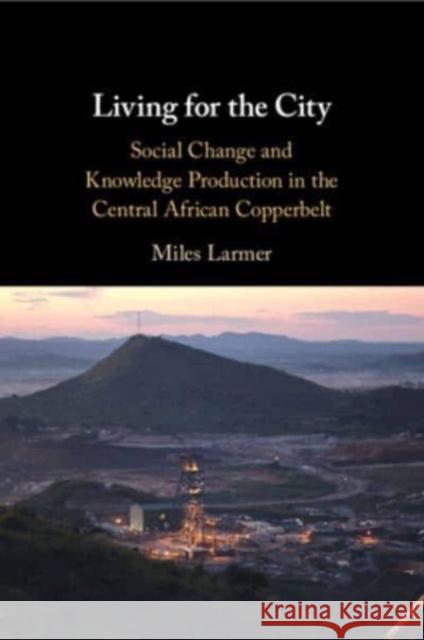 Living for the City Miles (University of Oxford) Larmer 9781108972772 Cambridge University Press - książka