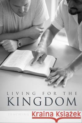 Living for the Kingdom: Teaching What Jesus Taught Hamp Le 9781940042206 Commission Publishing - książka