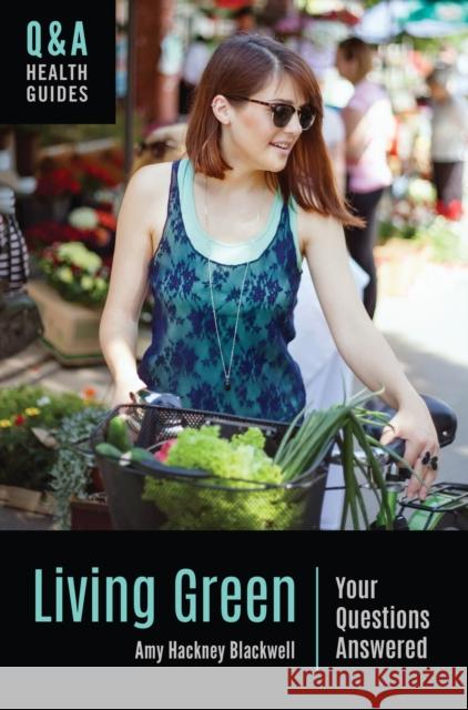 Living Green: Your Questions Answered Amy Hackney Blackwell 9781440859823 Greenwood - książka