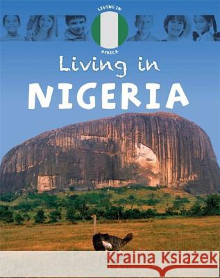 Living In: Africa: Nigeria Annabelle Lynch 9781445148670 Franklin Watts - książka