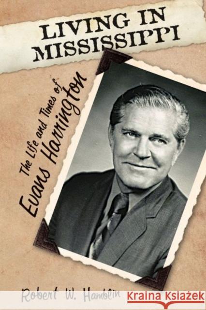 Living in Mississippi: The Life and Times of Evans Harrington Robert W. Hamblin 9781496811424 University Press of Mississippi - książka