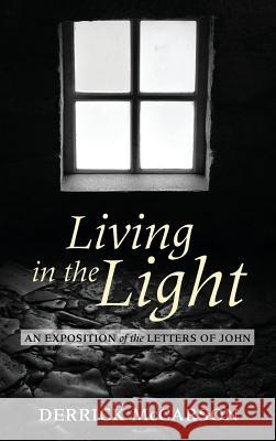 Living in the Light Derrick McCarson 9781498266734 Resource Publications (CA) - książka