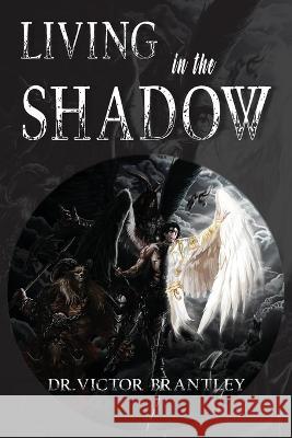 Living in the Shadow Dr Victor Brantly   9798886405835 Ewings Publishing LLC - książka