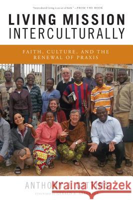 Living Mission Interculturally: Faith, Culture, and the Renewal of Praxis Anthony J. Gittins 9780814683187 Michael Glazier Books - książka