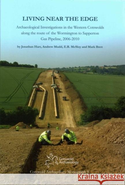 Living Near the Edge: Archaeological Investigations in the Western Cotswolds Along the Route of the Wormington to Sapperton Gas Pipeline, 20 Jonathan Hart Andrew Mudd E. R. McSloy 9780993454509 Cotswold Archaeological Trust - książka