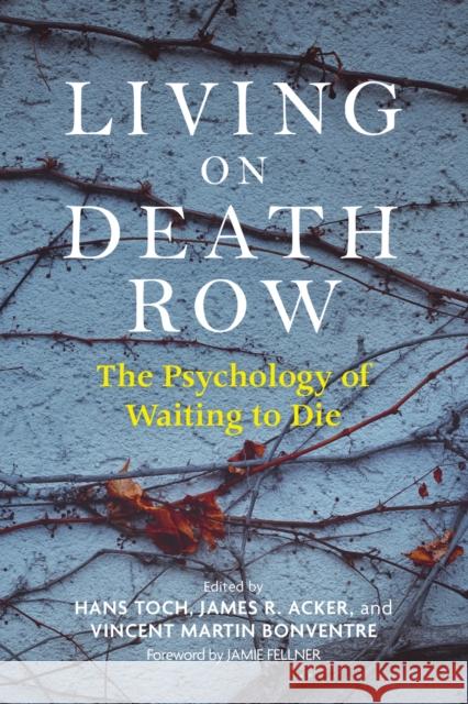 Living on Death Row: The Psychology of Waiting to Die Hans Toch James R. Acker Vincent Martin Bonventre 9781433829000 American Psychological Association (APA) - książka