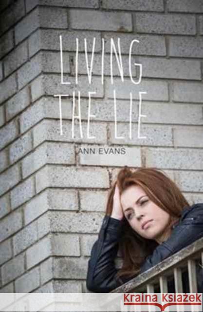 Living the Lie Ann Evans 9781784646233 Badger Publishing - książka