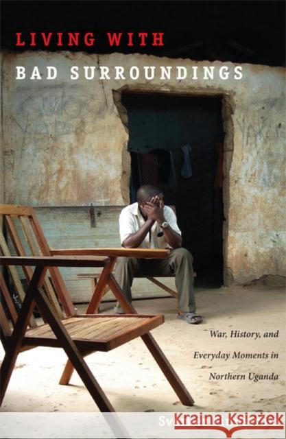 Living with Bad Surroundings: War, History, and Everyday Moments in Northern Uganda Finnström, Sverker 9780822341741 Duke University Press - książka