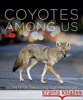 Living With Coyotes: Understanding the Ghost Dogs of Urban America Stanley D. Gehrt 9781959411239 Girl Friday Productions - książka