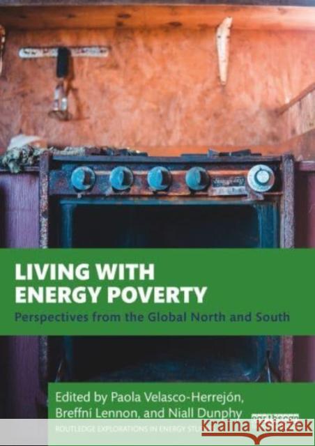 Living with Energy Poverty  9781032528199 Taylor & Francis Ltd - książka