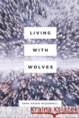 Living with Wolves Anne Haven McDonnell 9781735483900 Split Rock Press - książka