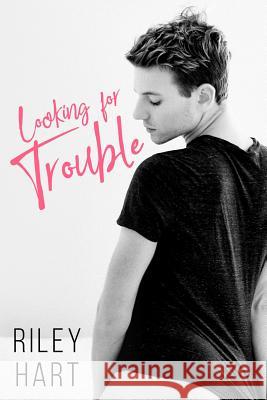 Looking for Trouble Riley Hart 9781798974834 Independently Published - książka