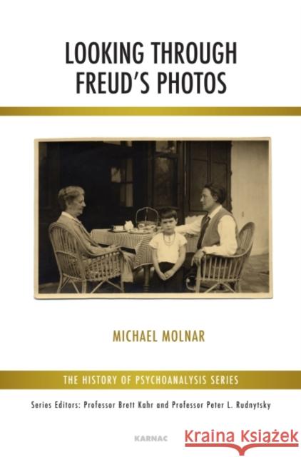 Looking Through Freud's Photos Michael Molnar 9781782200048 Karnac Books - książka