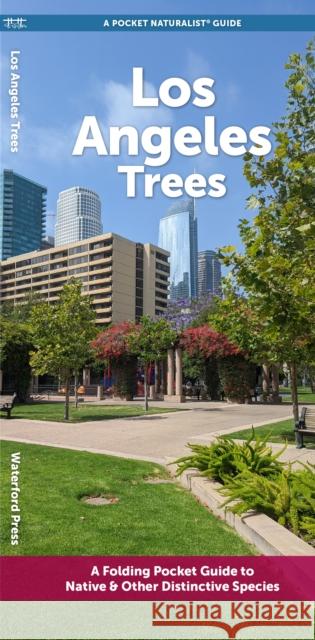 Los Angeles Trees: A Folding Pocket Guide to Familiar Trees Waterford Press 9781620055847 Waterford Press - książka