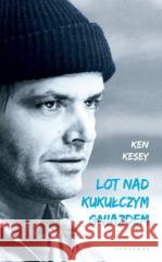 Lot nad kukułczym gniazdem Ken Kesey 9788382150780 Albatros - książka